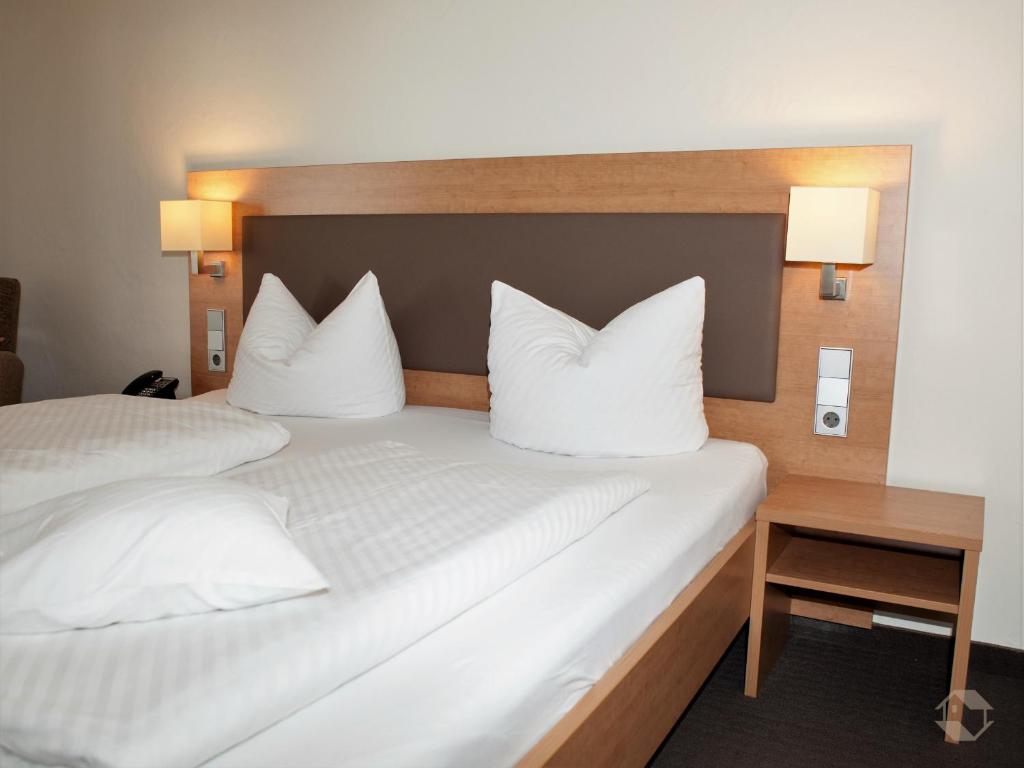 Postel nebo postele na pokoji v ubytování Hotel Kimmig