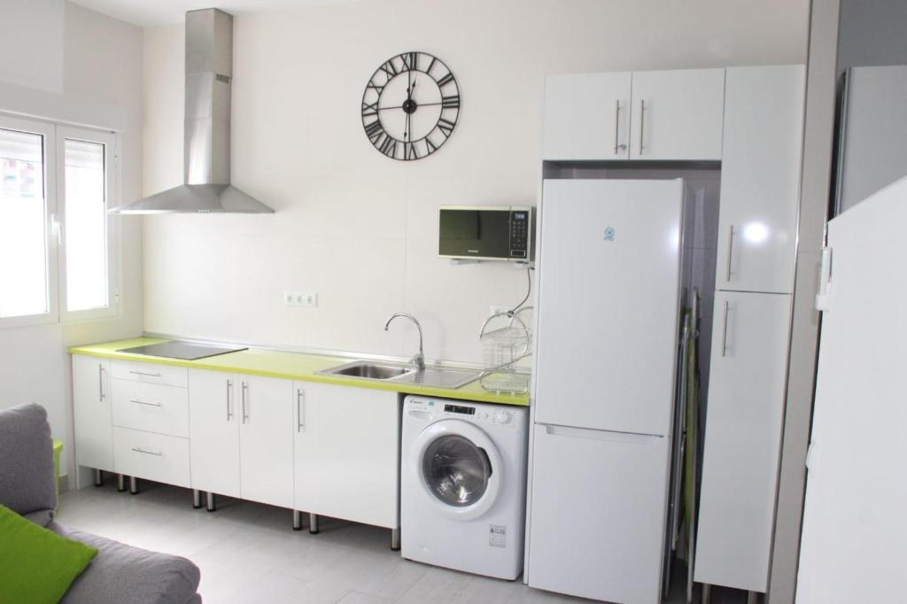 Η κουζίνα ή μικρή κουζίνα στο Apartamentos Margo 1