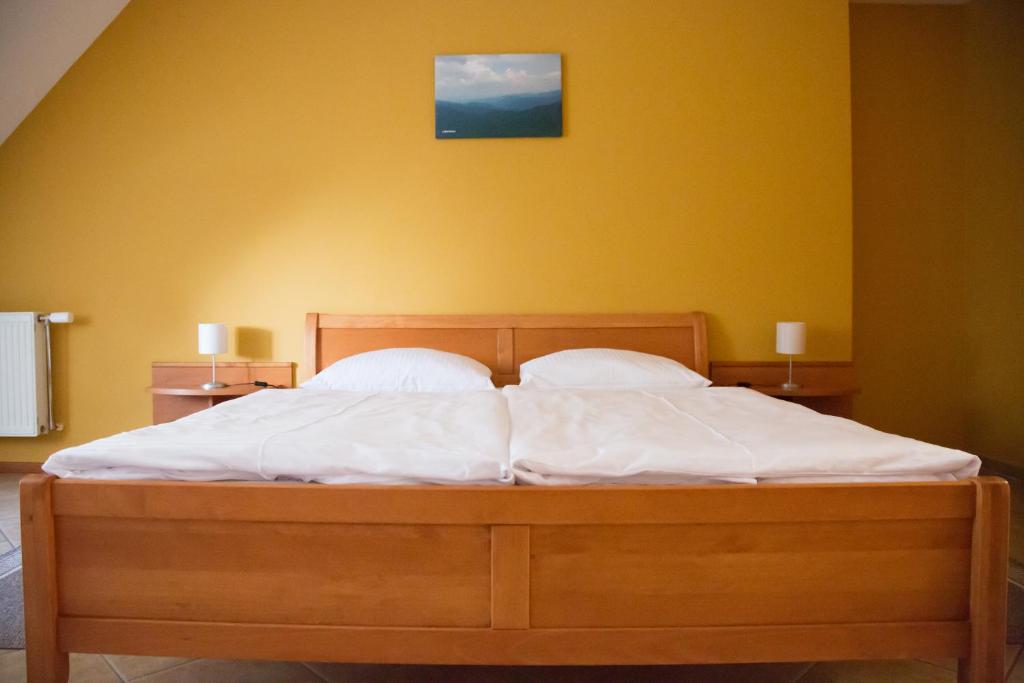 Postel nebo postele na pokoji v ubytování Motel Skalka
