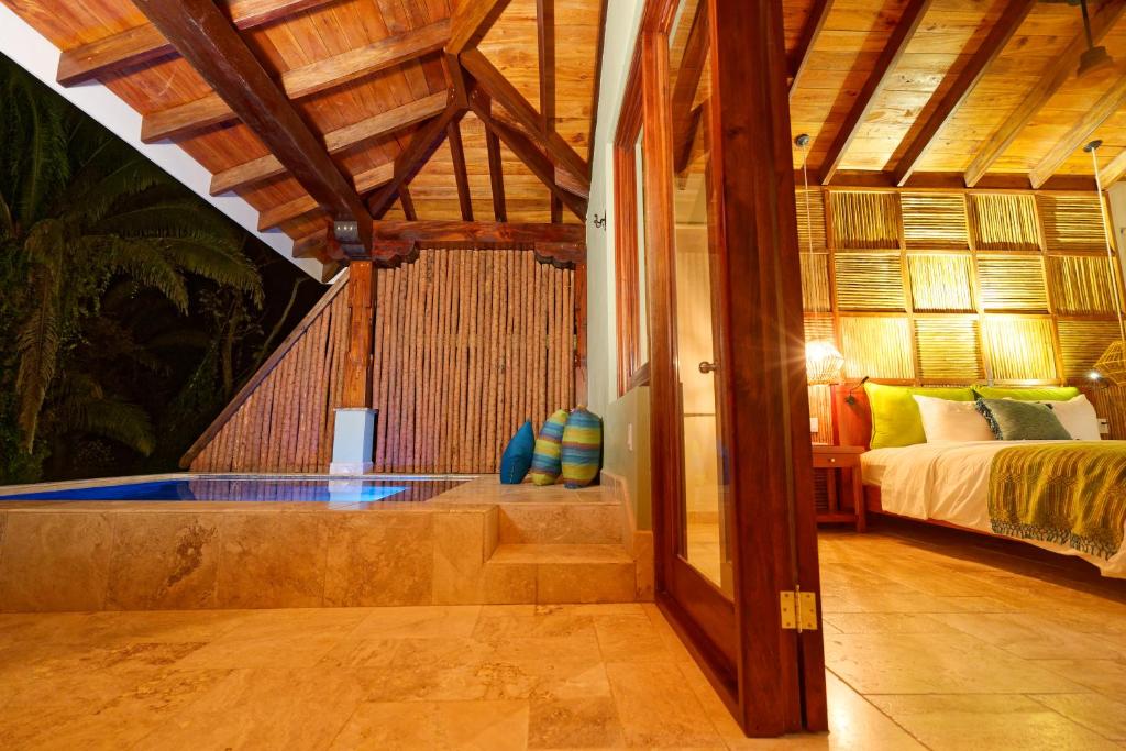 Sleeping Giant Rainforest Lodge - River View Suite With Private Pool