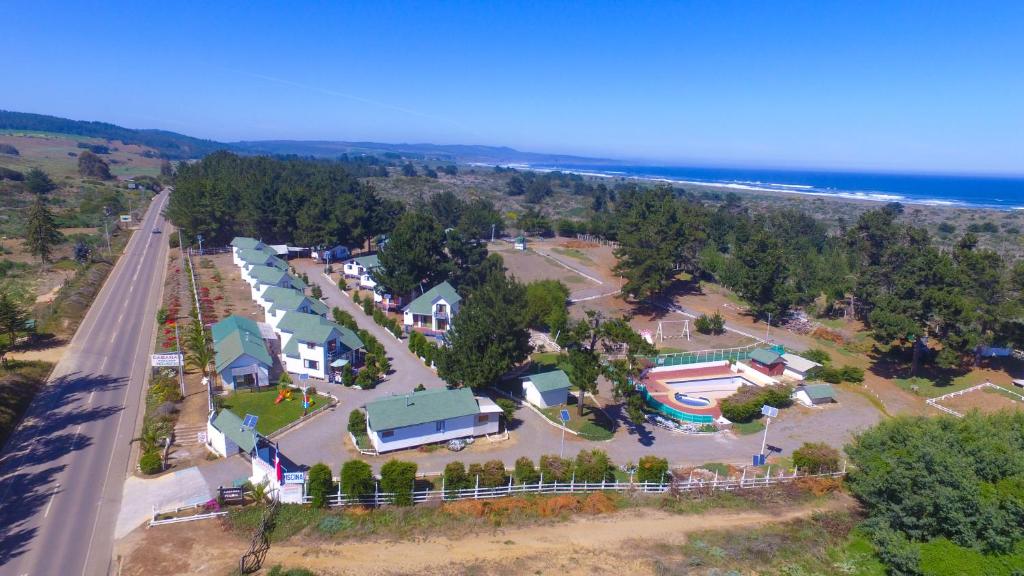 - une vue aérienne sur un parc à côté de l'océan dans l'établissement Cabañas Costa Blue, à Pichilemu