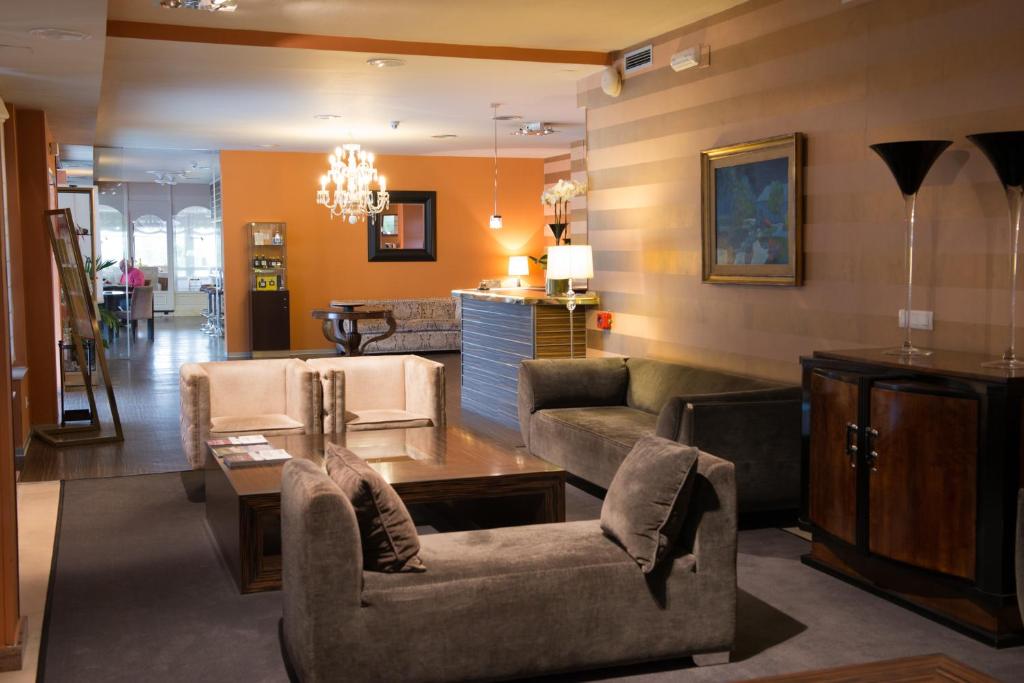 Hotel Santiago Apóstol - 12