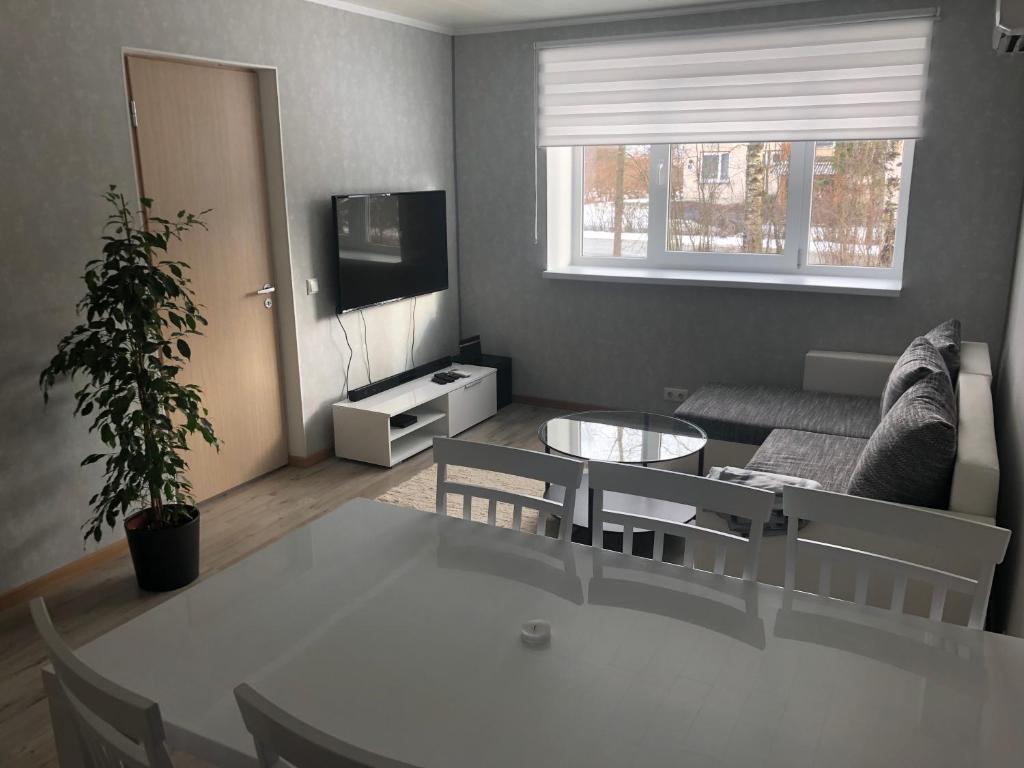 a living room with a table and a couch at Soelaane 12 Apartments in MikitamÃ¤e