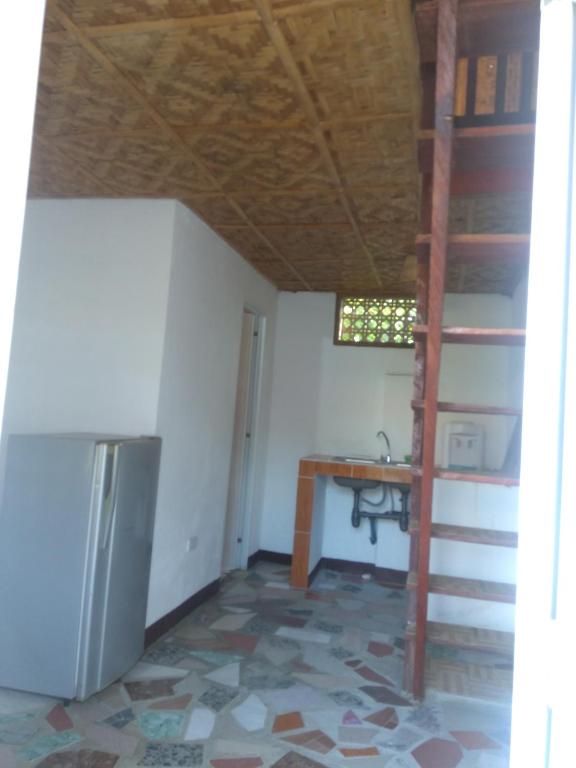 Una cocina o cocineta en Overview Hostel