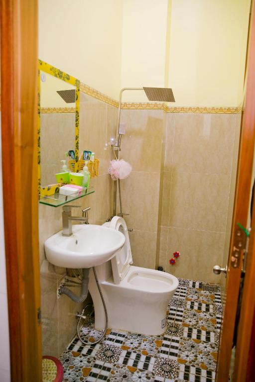 Koupelna v ubytování Nhà Nghỉ Quê Ló