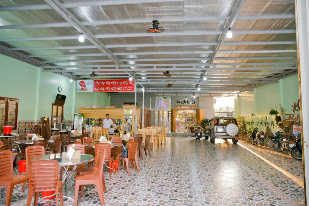 Restaurace v ubytování Nhà Nghỉ Quê Ló