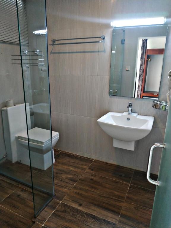 Koupelna v ubytování Hotel Elephant Park - NEW DEAL! Half Off Airport Pickups Available