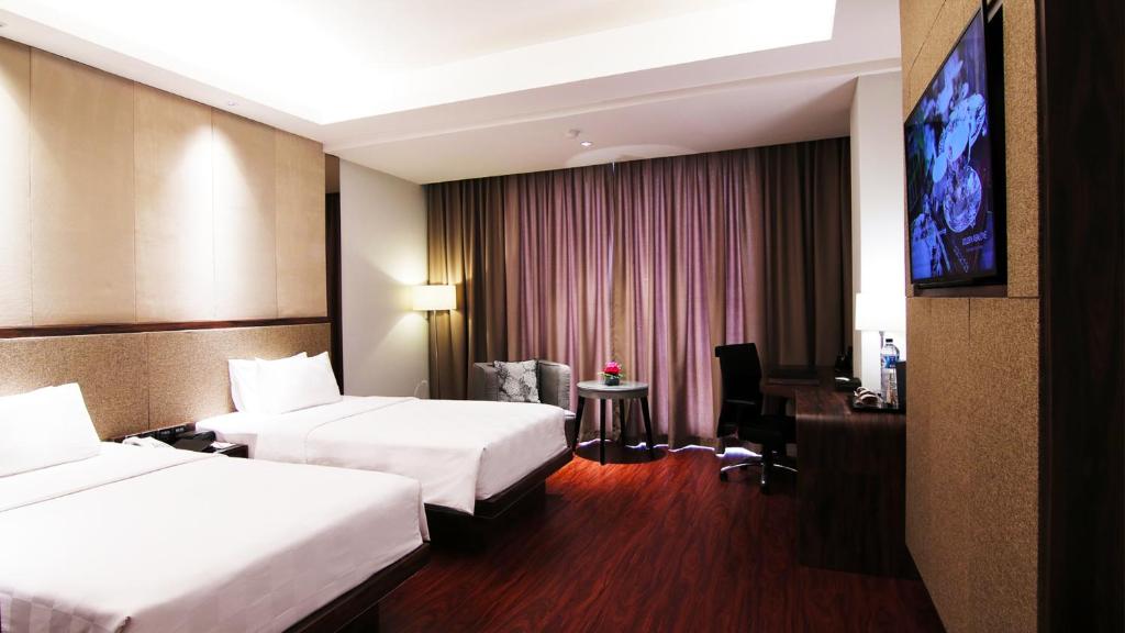 TV a/nebo společenská místnost v ubytování The Arista Hotel Palembang