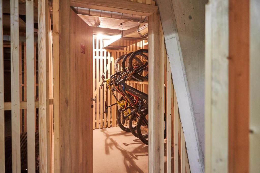 Jízda na kole v ubytování AlpenParks Hotel & Apartment Sonnleiten nebo okolí