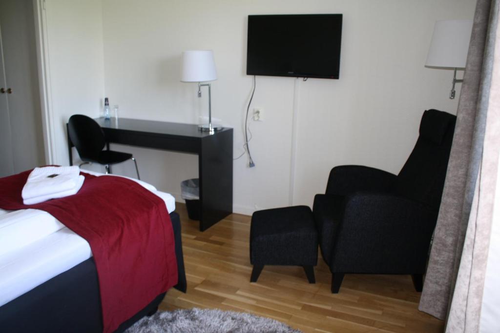 Postel nebo postele na pokoji v ubytování Stadshotellet Kristinehamn