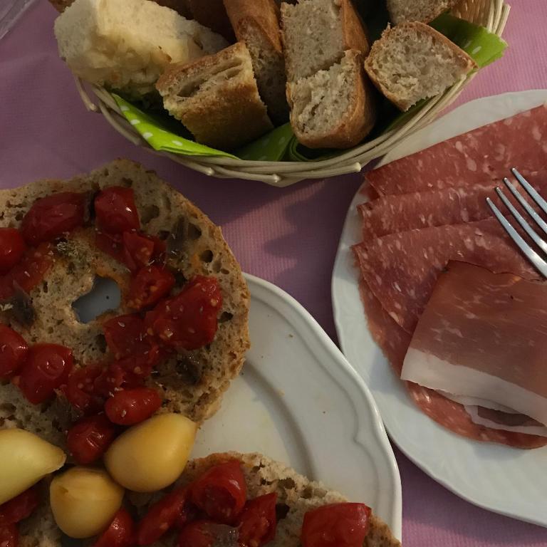 Jedlo v ubytovaní bed & breakfast alebo blízkom okolí