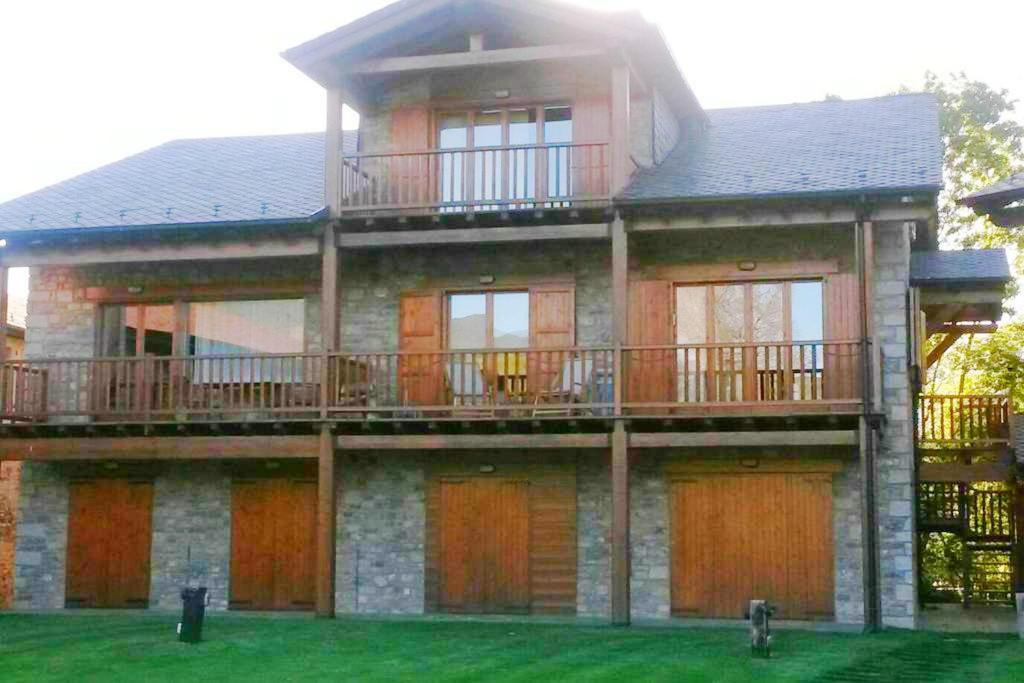 Budova, v ktorej sa apartmán nachádza