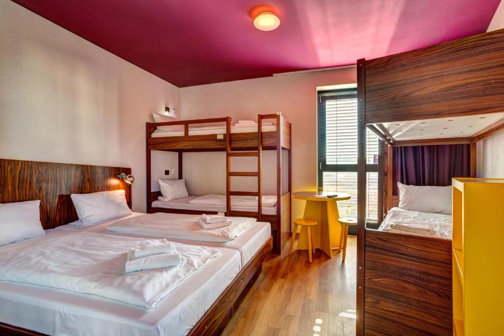 MEININGER Hotel Frankfurt Main / Airport - Resim 8