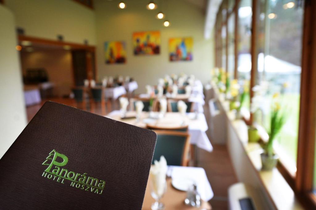 Restaurace v ubytování Panorama Hotel Noszvaj