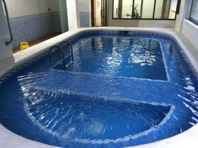 Bazén v ubytování Hotel Estanys Blaus nebo v jeho okolí