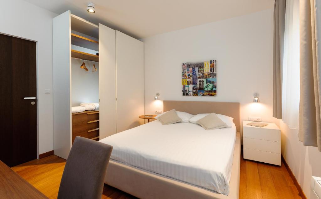 Alba Residence - Superior Double Room With Side Sea View