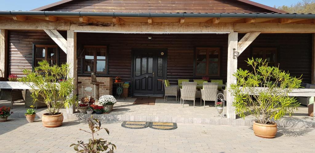 Vonkajšia záhrada v ubytovaní Bársonyberek vendégház Bakony