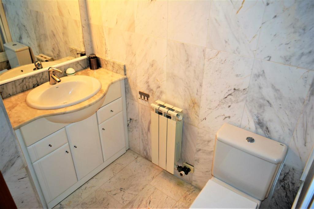 Fotografie z fotogalerie ubytování Villa Service-Rodes v destinaci Calafell