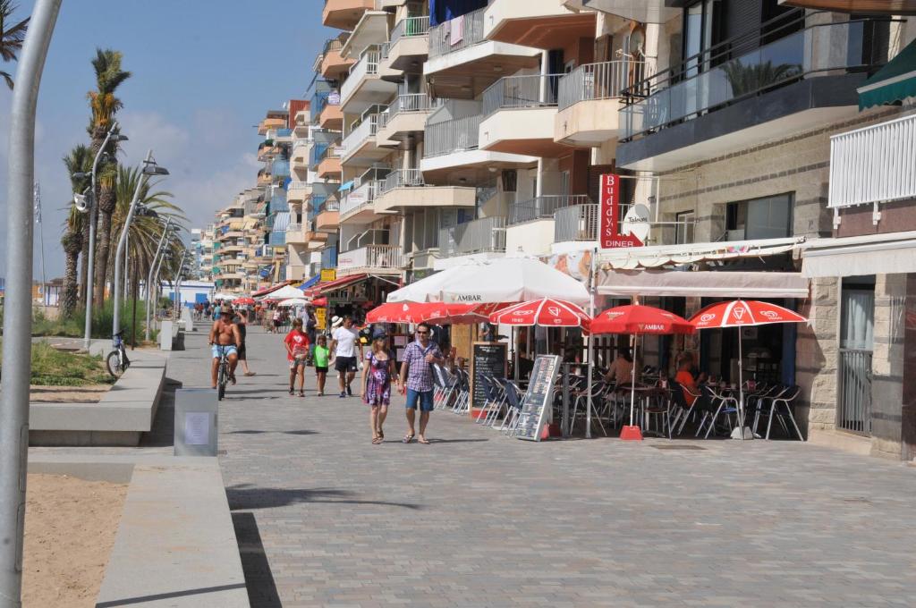 Fotografie z fotogalerie ubytování Villa Service-Rodes v destinaci Calafell