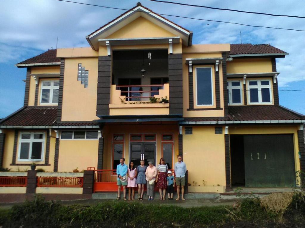 a group of people standing in front of a house at TriDwi Homestay in Parakan