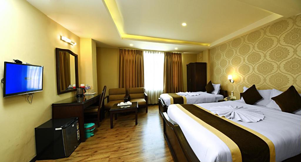 TV a/nebo společenská místnost v ubytování Kathmandu Grand Hotel