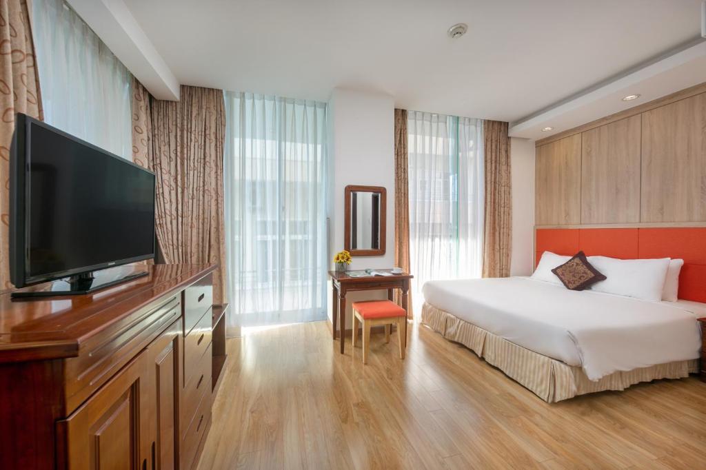 Giường trong phòng chung tại Sun River Hotel