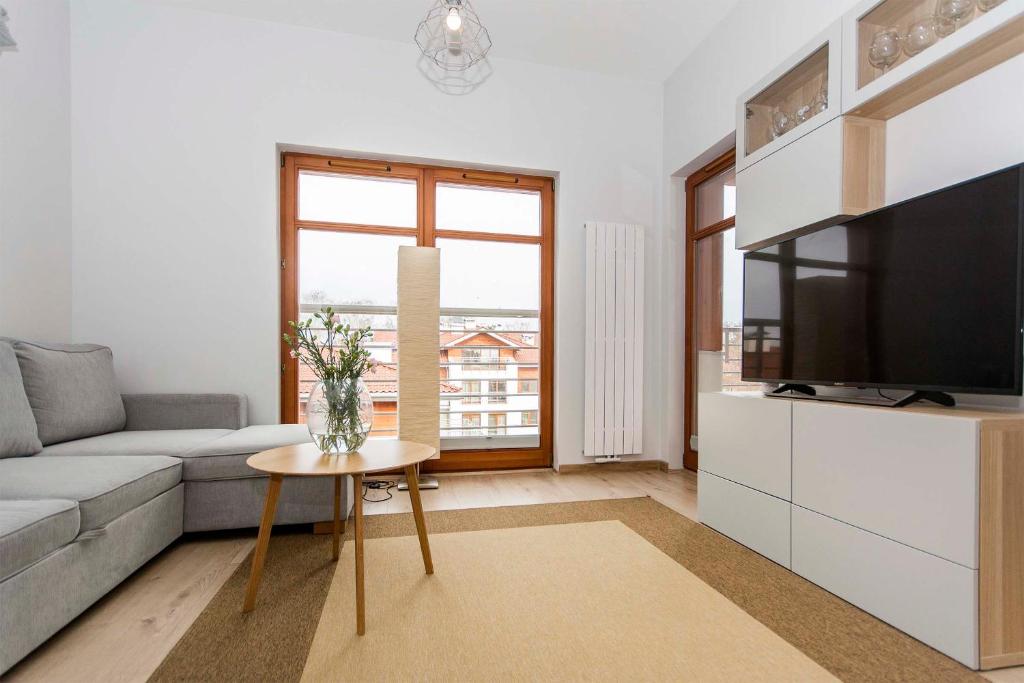 Televízia a/alebo spoločenská miestnosť v ubytovaní Sand - Neptun Park by OneApartments