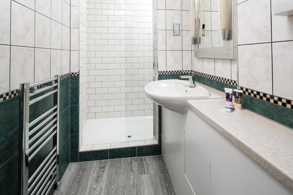 Mercure Brighton Seafront Hotel - Classic Room For 2 Adults And 1 Child Inland View