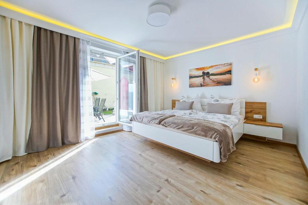 Postel nebo postele na pokoji v ubytování AusZeit Leoben 1 mit Terasse und gratis Parkplatz