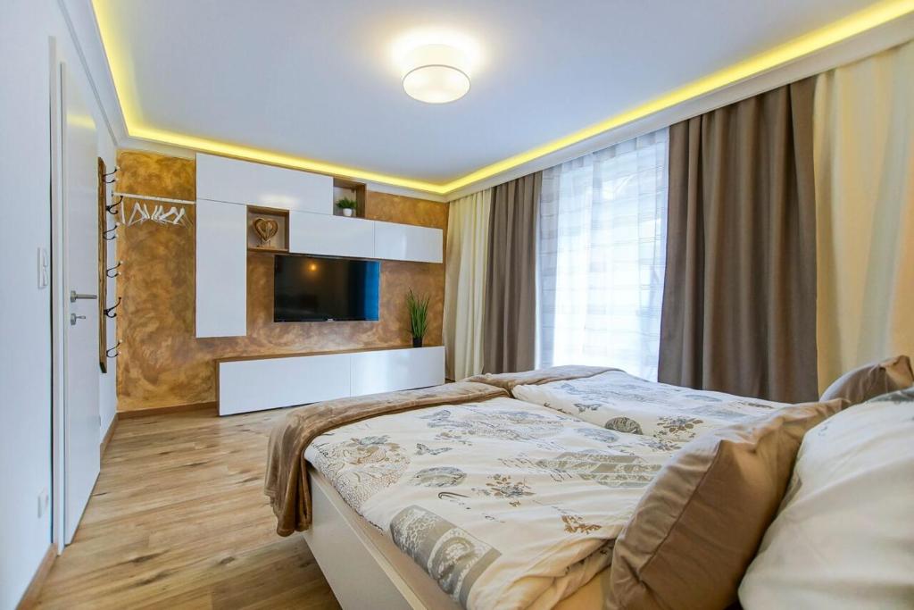 Postel nebo postele na pokoji v ubytování AusZeit Leoben 1 mit Terasse und gratis Parkplatz