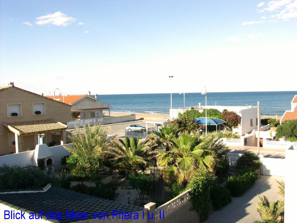 a view of the beach from the balcony of a building at Pitera II in Guardamar del Segura