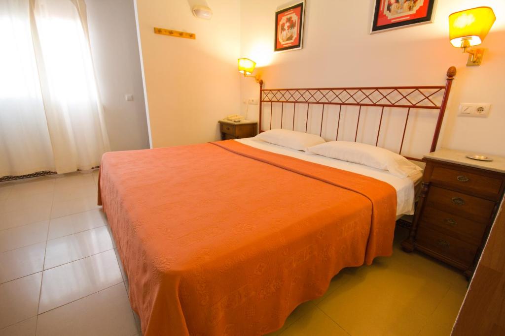 Postel nebo postele na pokoji v ubytování Hostal Nueva Andalucia