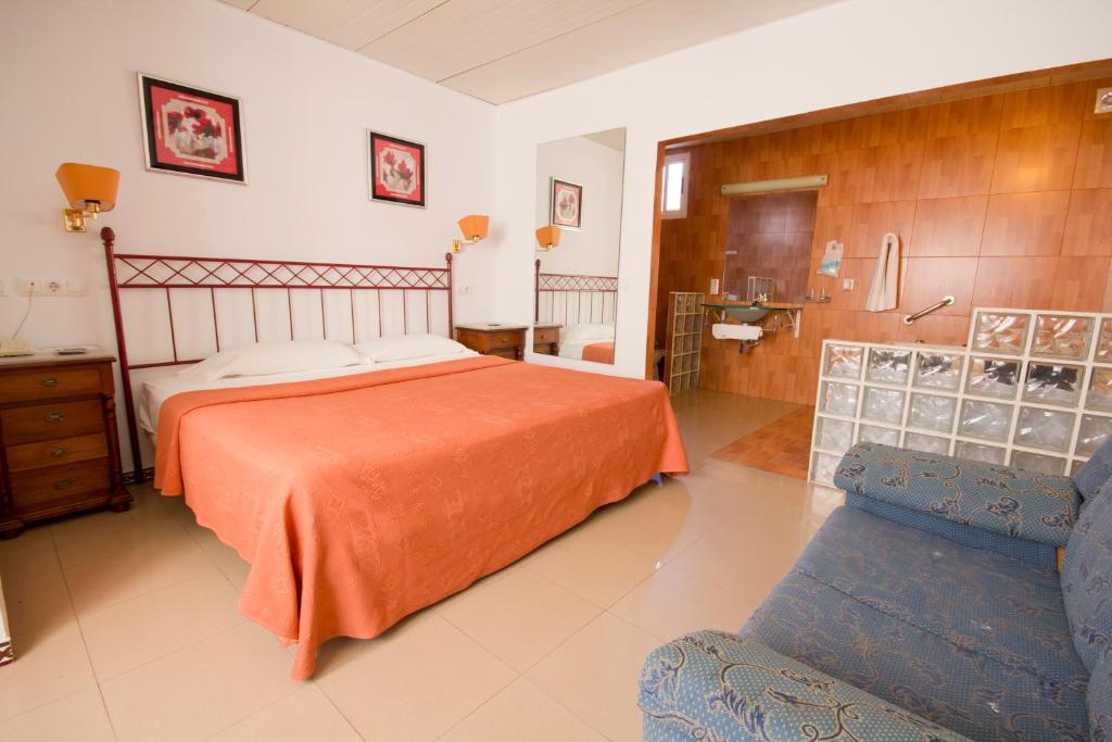 Postel nebo postele na pokoji v ubytování Hostal Nueva Andalucia