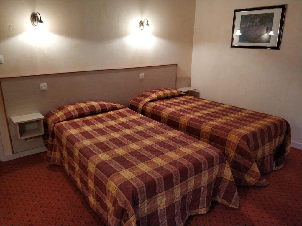 Postel nebo postele na pokoji v ubytování Logis Hotel Calisola Besançon - Soirée Etape