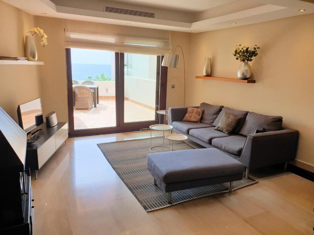 Beach Front Penthouse with Own Pool. BP8B, Estepona ...