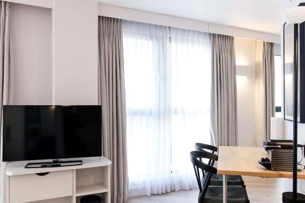 Rockwell East-Tower Bridge - Resim 13