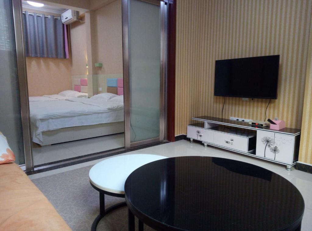 Postel nebo postele na pokoji v ubytování Qufu Garden Hotel