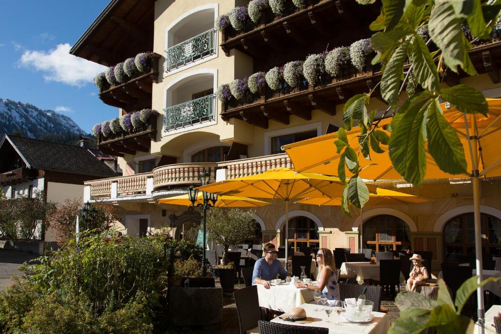 Restaurace v ubytování Das Traditionshotel Schwarzer Adler