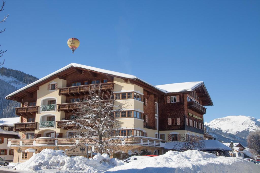 Nespecifikovaný výhled na hory nebo výhled na hory při pohledu z hotelu