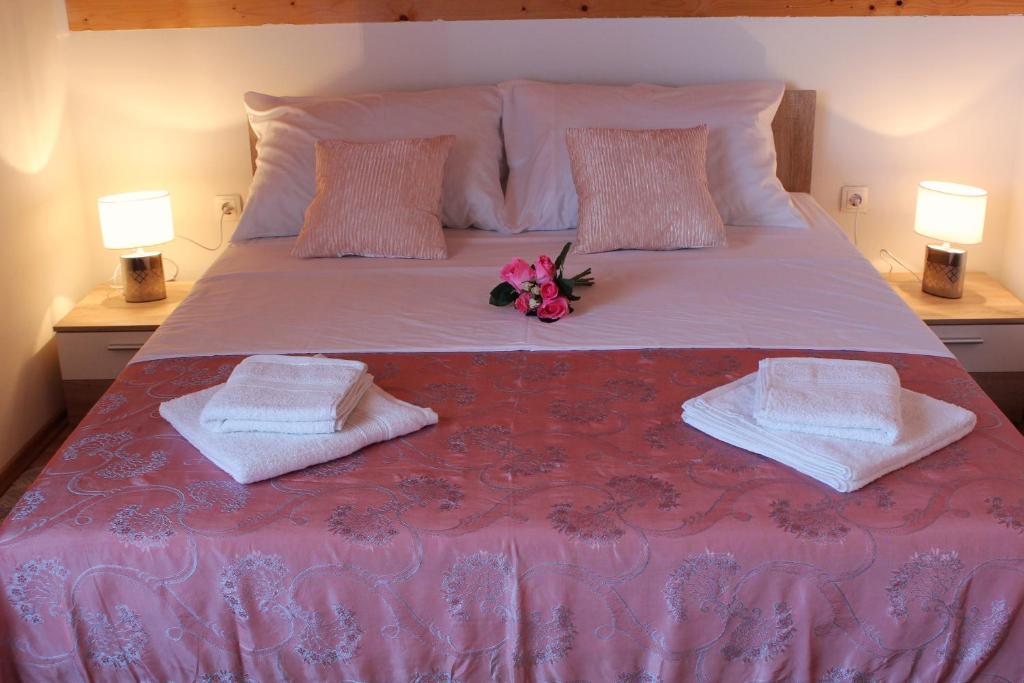 Postel nebo postele na pokoji v ubytování Neda Holiday House