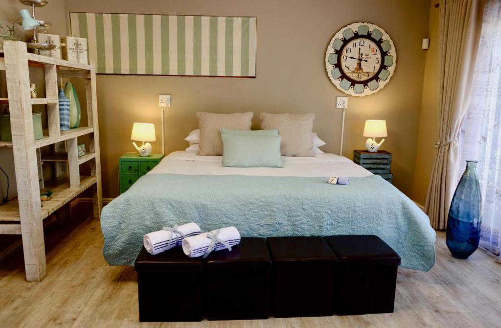 Milly's Touch Studios - Deluxe King Suite
