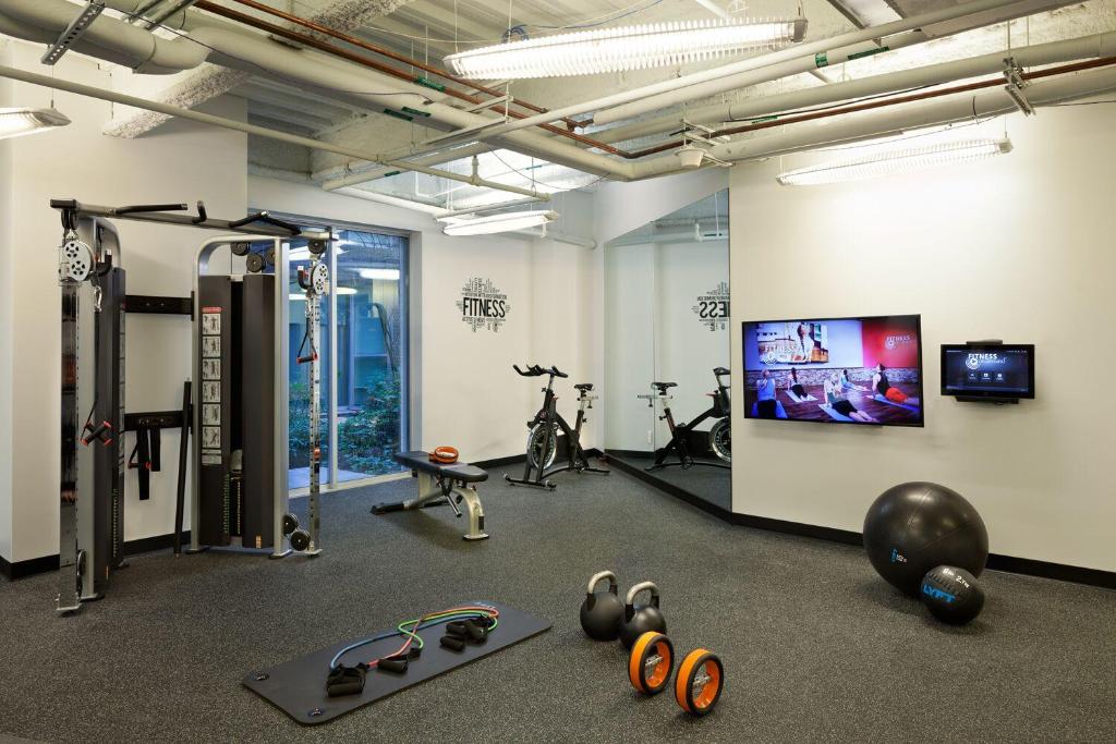 Fitness centrum a/nebo fitness zařízení v ubytování Placemakr Dupont Circle