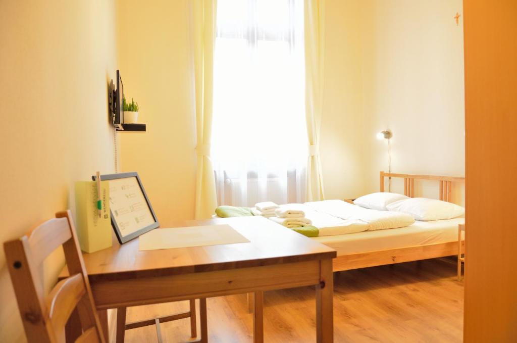 Postel nebo postele na pokoji v ubytování WenderEDU Business Center