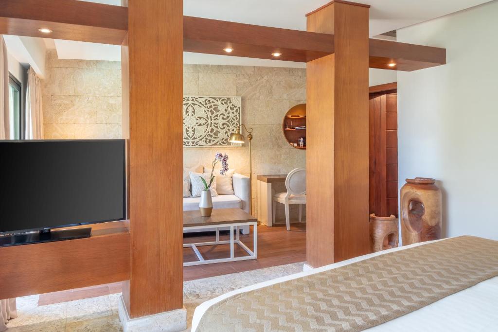 Sanctuary Cap Cana, a Luxury Collection Resort, Dominican Republic, Adult All-Inclusive - Castle, Junior Suite, 1 King, Garden View, Balkon