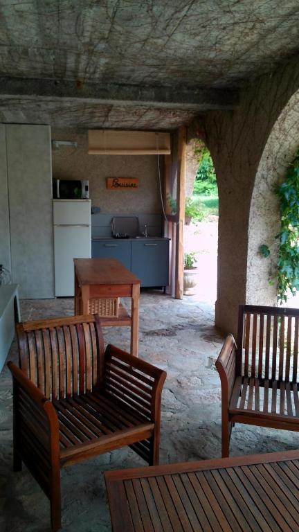 Kuchyň nebo kuchyňský kout v ubytování Chambres d'hôtes Maison Redon