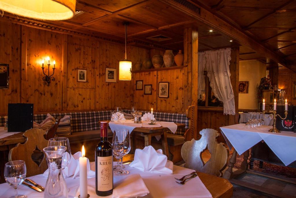 Nápoje v ubytování Das Traditionshotel Schwarzer Adler