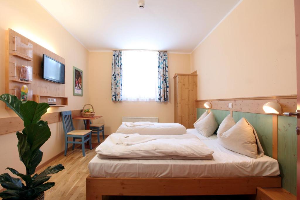 Postel nebo postele na pokoji v ubytování JUFA Hotel St Michael im Lungau