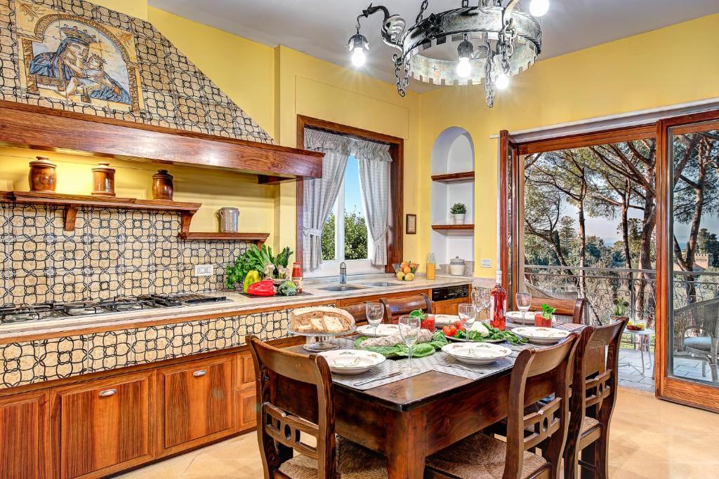 El Royale Suites Sorrento - Apartment With Terrace