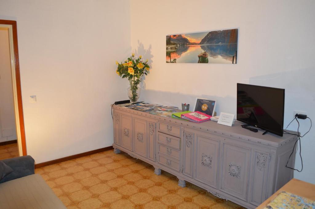 Televízia a/alebo spoločenská miestnosť v ubytovaní Betty's House