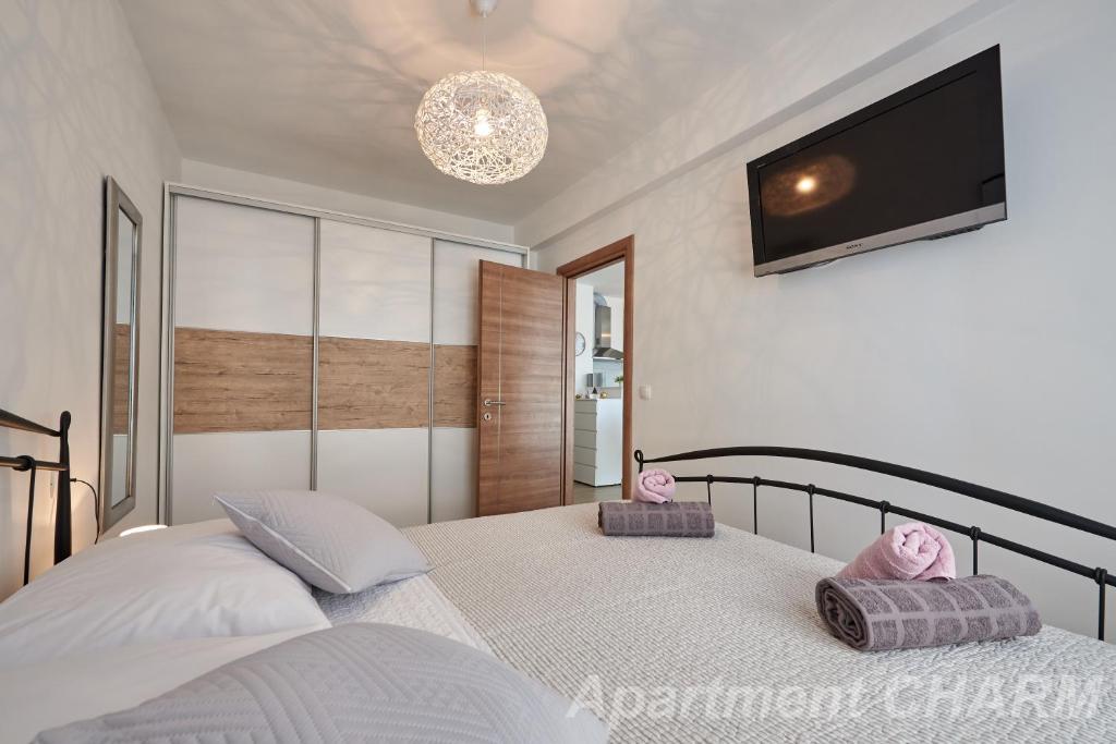 Posteľ alebo postele v izbe v ubytovaní Luxury apartment Charm with pool
